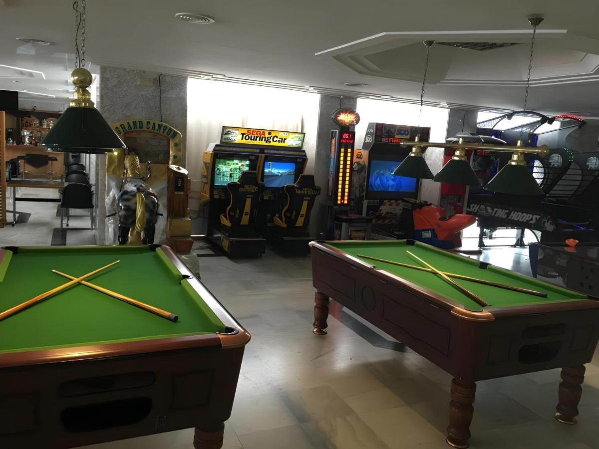 Apartamentos Benalbeach ベナルマデナ エクステリア 写真