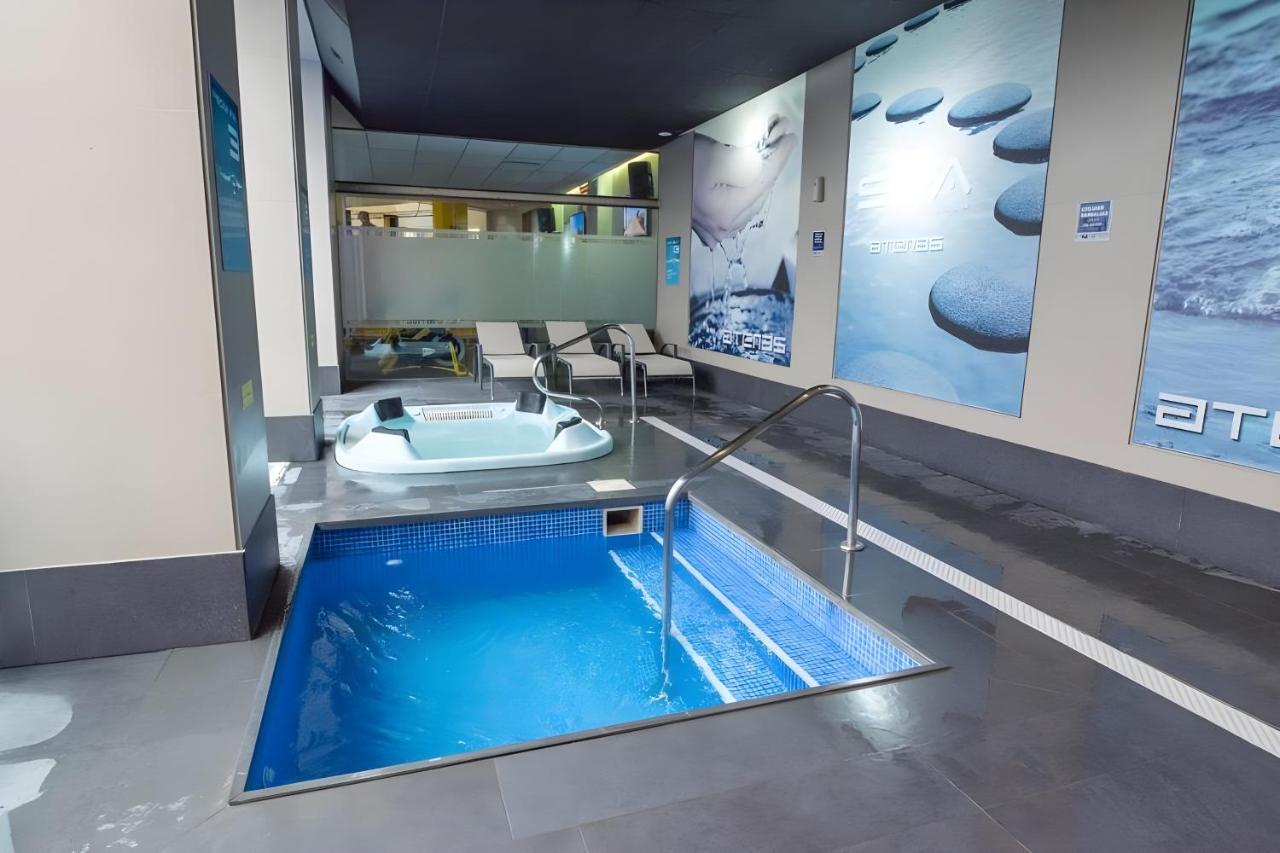 Apartamentos Benalbeach ベナルマデナ エクステリア 写真