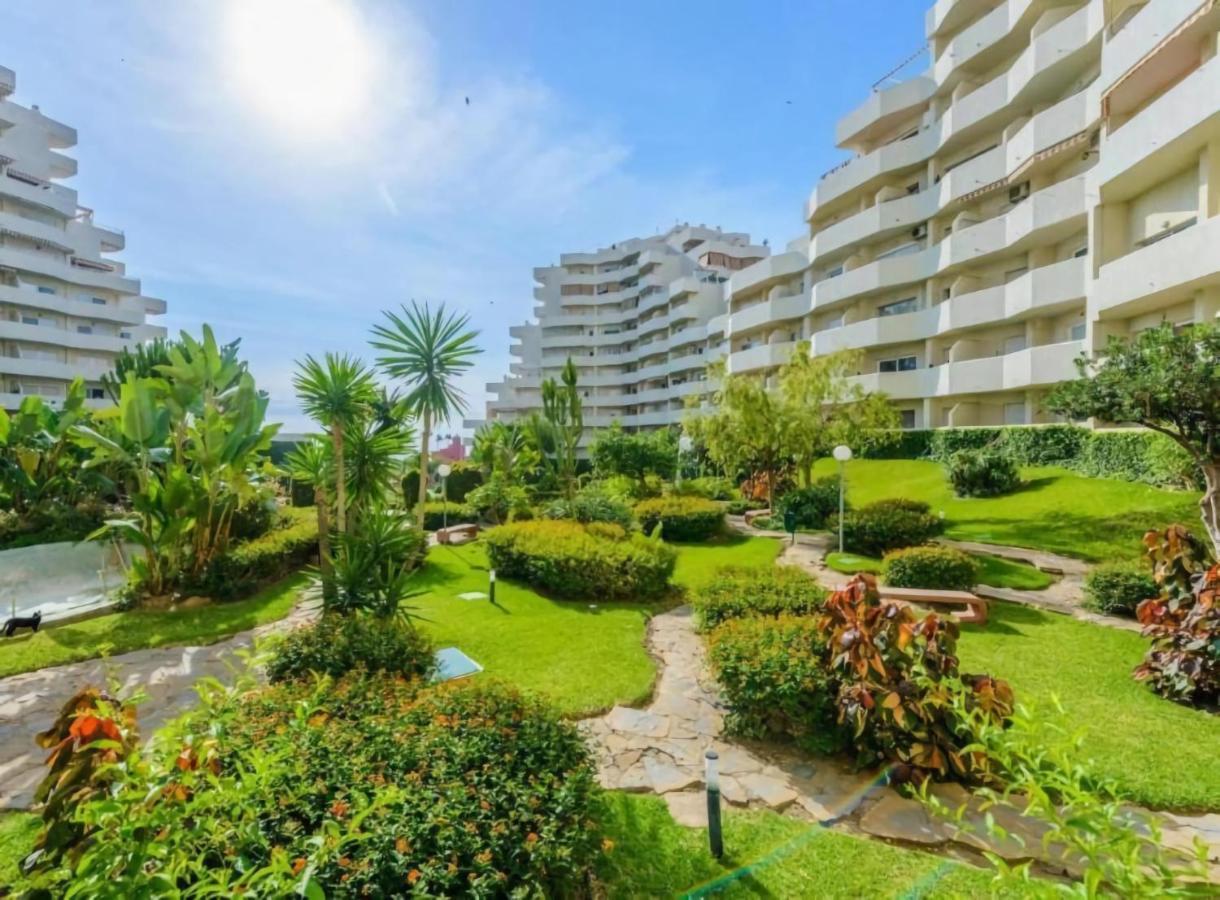 Apartamentos Benalbeach ベナルマデナ エクステリア 写真